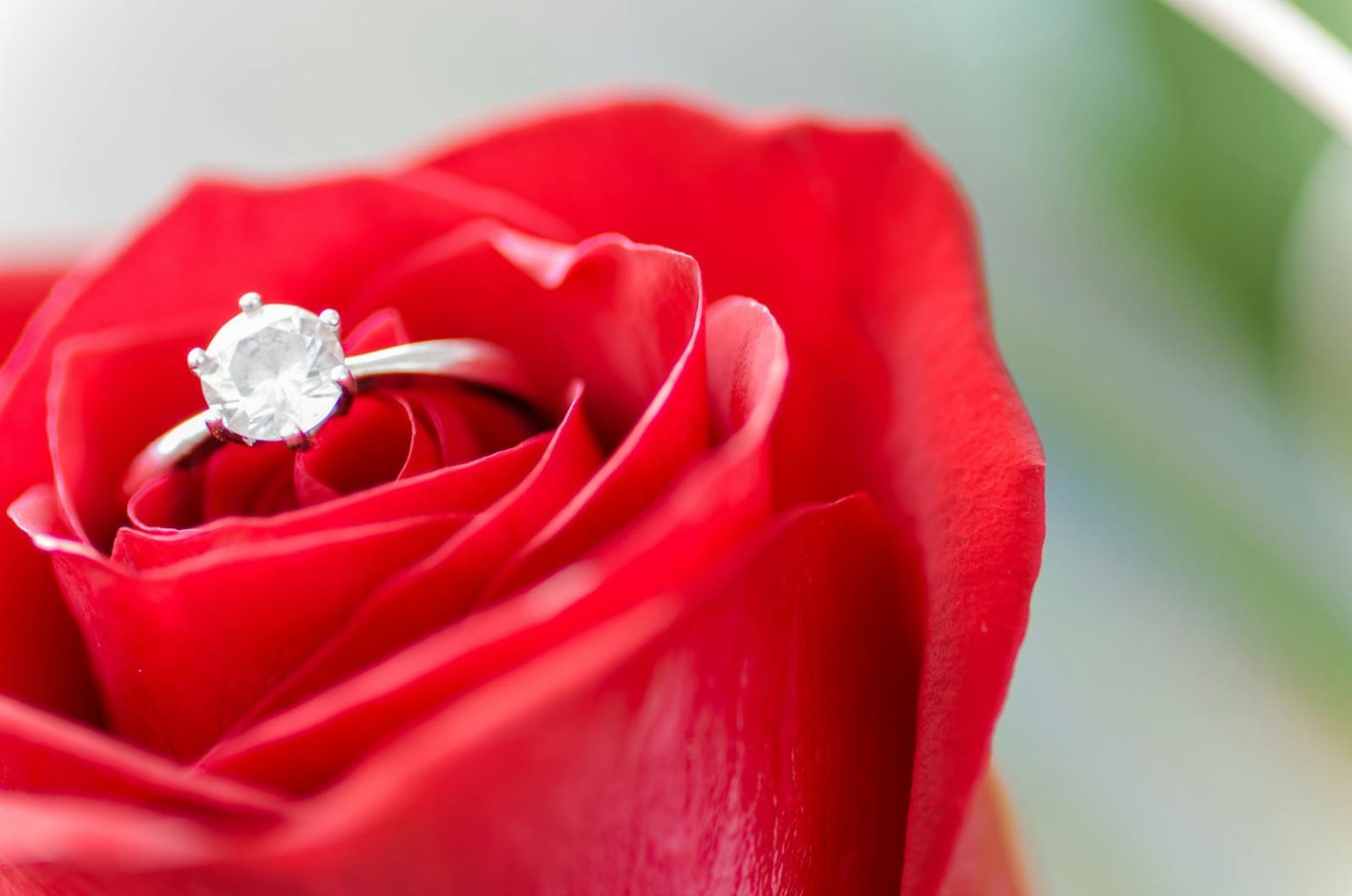 "Ultimate Engagement Ring Shopping Guide: What You Need to Know"