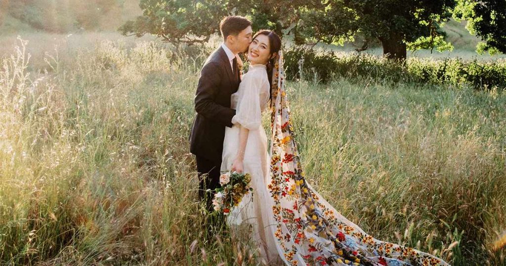 The Bride Wore a Floral Veil to This Nostalgic Wedding ceremony