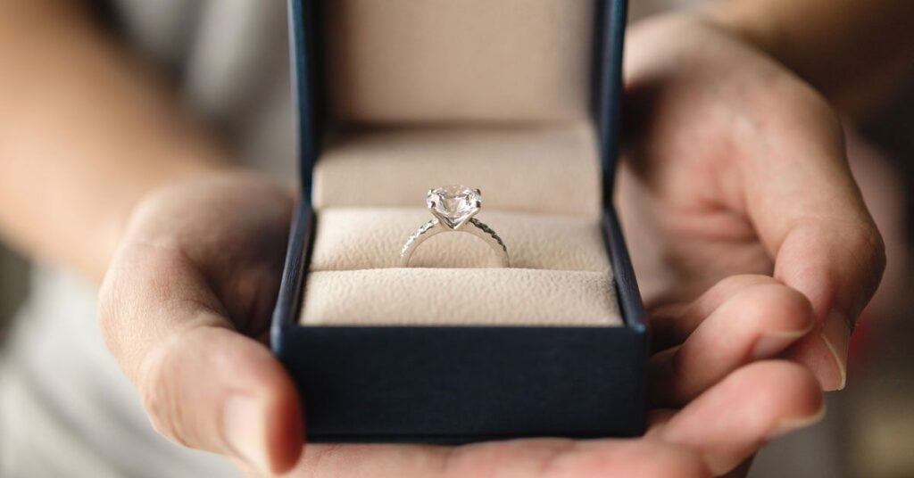 “Antiques Roadshow” Visitor Surprised After Studying Ring Is Price $70K